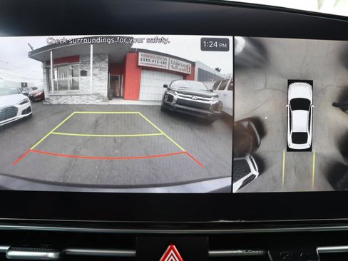 Used 2024 Hyundai Elantra Limited image 32