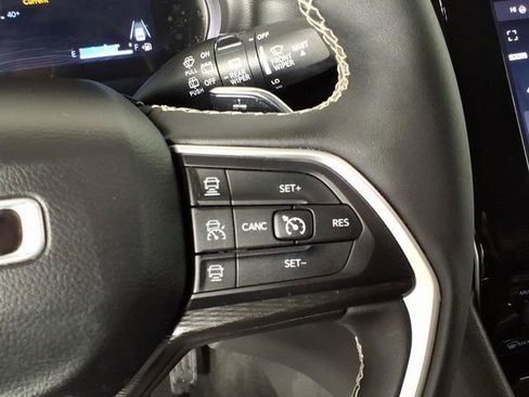 Used 2023 Jeep Grand Cherokee Laredo w/ Luxury Tech Group I image 17