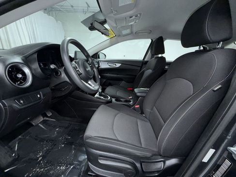Used 2022 Kia Forte LXS FWD image 4