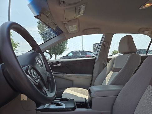 Used 2013 Toyota Camry LE FWD image 32