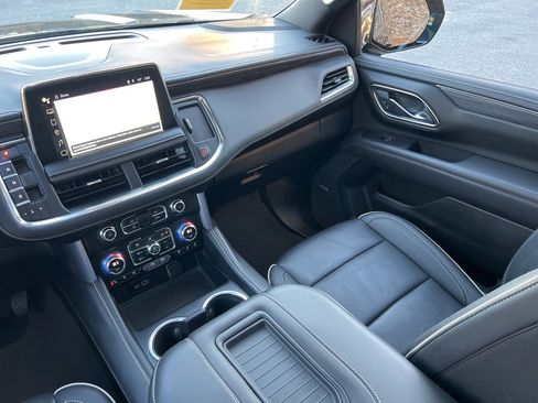 Used 2024 GMC Yukon XL SLT w/ SLT Premium Package image 24