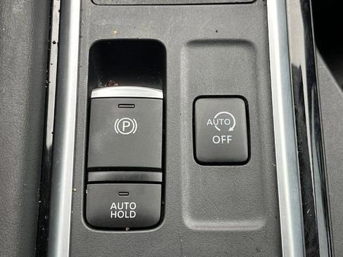 Certified 2025 Nissan Pathfinder SL image 7