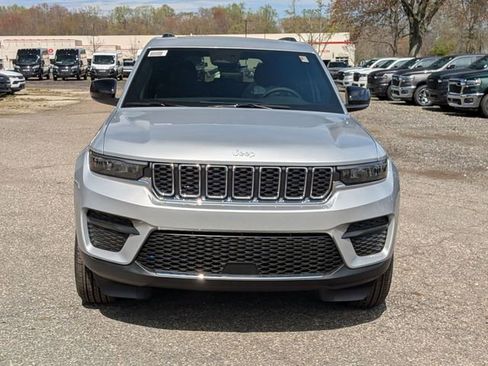 New 2026 Jeep Grand Cherokee Laredo AWD/4WD image 8