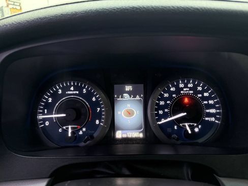 Used 2016 Toyota Sienna XLE w/ XLE Navigation Package FWD image 18