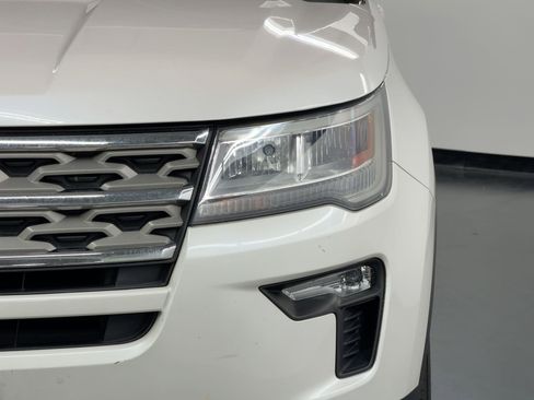 Used 2018 Ford Explorer XLT w/ Equipment Group 202A image 11