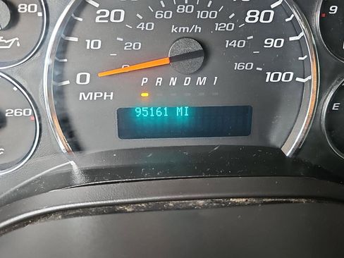 Used 2018 Chevrolet Express 3500 w/ Driver Convenience Package image 11