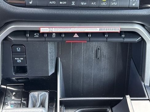 Used 2025 Toyota Sequoia SR5 AWD/4WD image 32