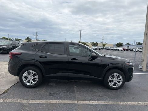 Used 2024 Chevrolet Trax LS FWD image 13