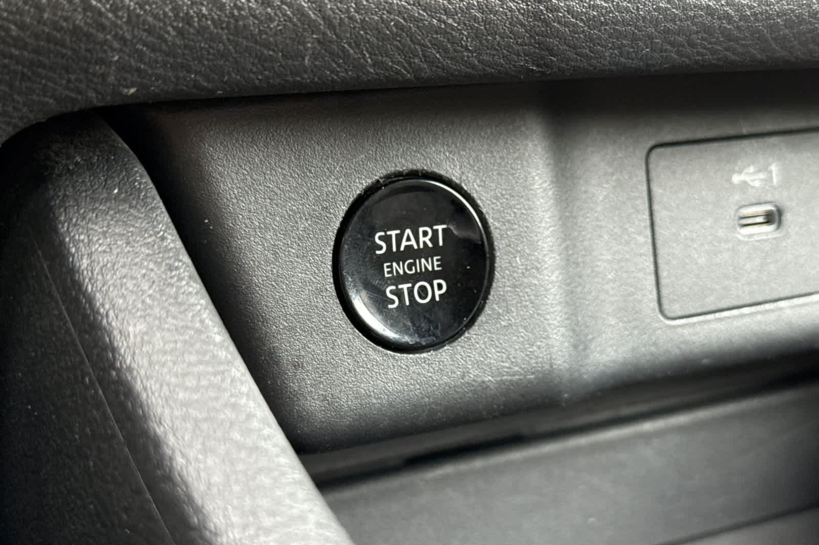 Used 2024 Nissan Rogue SV AWD/4WD image 22