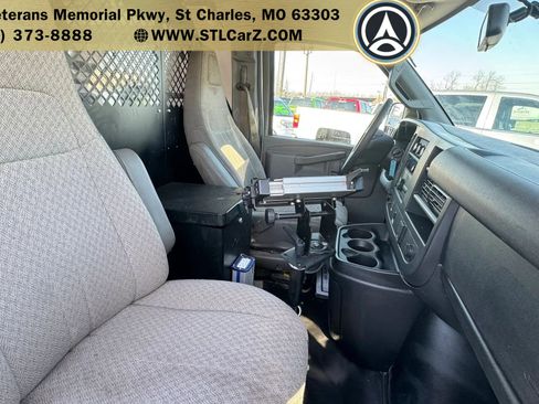 Used 2016 Chevrolet Express 2500 Van 3D image 18