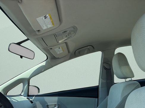 Used 2012 Toyota Prius V Three FWD image 20