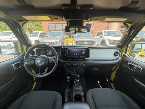 Used 2024 Jeep Wrangler Unlimited AWD/4WD image 20