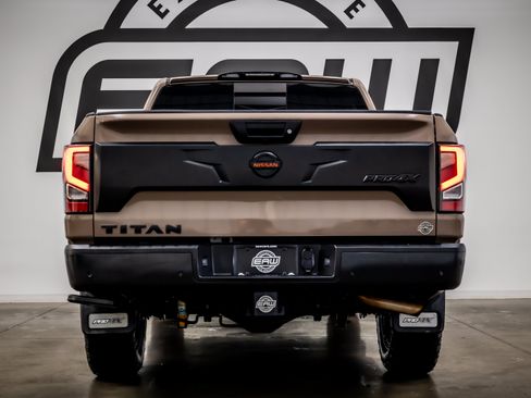 Used 2020 Nissan Titan PRO-4X w/ Pro-4x Convenience Package AWD/4WD image 11