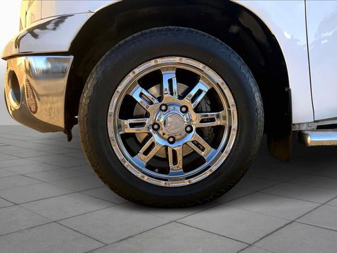 Used 2013 Toyota Tundra 4x4 CrewMax image 10