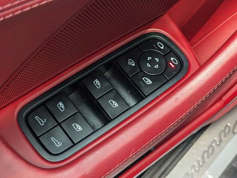 Used 2022 Porsche Panamera RWD image 34