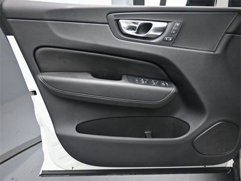 Used 2024 Volvo XC60 B5 Core image 20