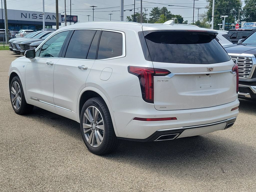 Used 2025 Cadillac XT6 Premium Luxury w/ Technology Package AWD/4WD image 3