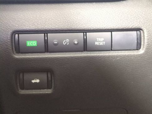 Used 2025 Nissan Sentra SV FWD image 25