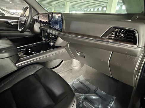 Used 2025 Chevrolet Suburban LT image 39