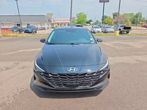 Certified 2023 Hyundai Elantra Limited FWD image 3