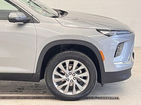 Used 2025 Buick Enclave Preferred image 8