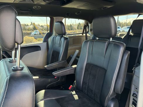 Used 2017 Dodge Grand Caravan SXT w/ Driver Convenience Group image 23
