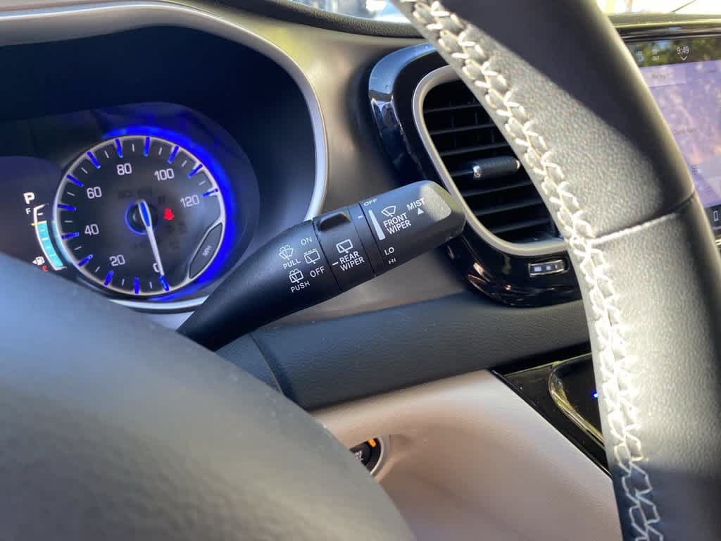 Used 2024 Chrysler Pacifica Touring-L FWD image 21