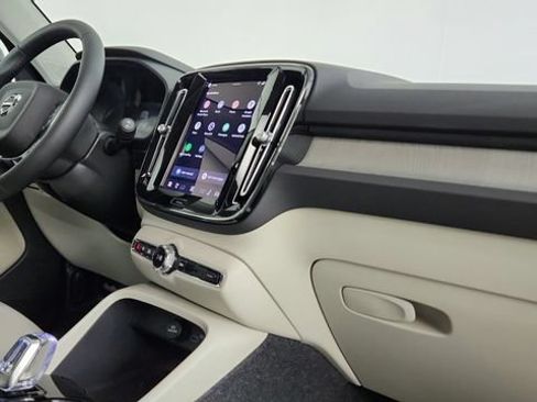 Certified 2026 Volvo XC40 B5 Plus w/ Protection Package Premier AWD/4WD image 34