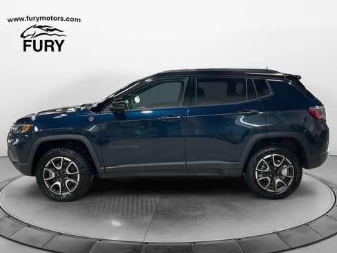 Used 2024 Jeep Compass Trailhawk w/ Trailhawk Convenience Group AWD/4WD image 6