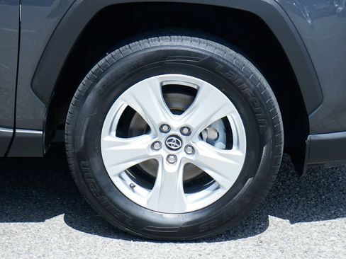 Used 2020 Toyota RAV4 XLE AWD/4WD image 38