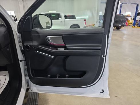 Used 2025 Ford Expedition Max Platinum AWD/4WD image 34