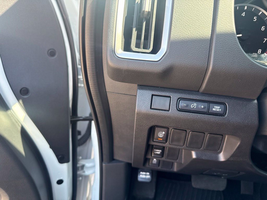 Used 2025 Nissan Frontier SV RWD image 18