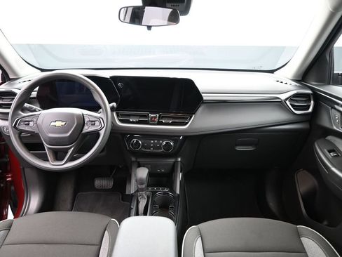Used 2025 Chevrolet TrailBlazer LT FWD image 27