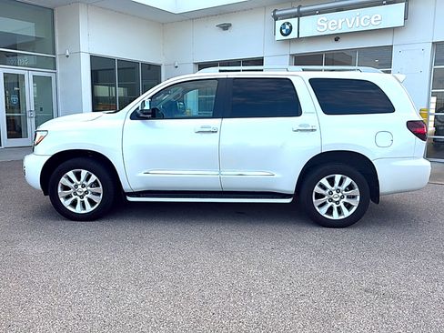 Used 2020 Toyota Sequoia Platinum RWD image 4