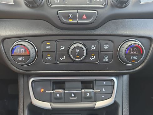 Used 2022 GMC Terrain SLE w/ Driver Convenience Package AWD/4WD image 25