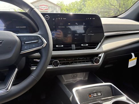 New 2026 Chevrolet Equinox LT w/ Convenience Package II FWD image 15