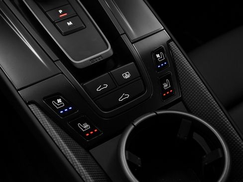 Used 2025 Porsche 911 Carrera w/ Premium Package image 42