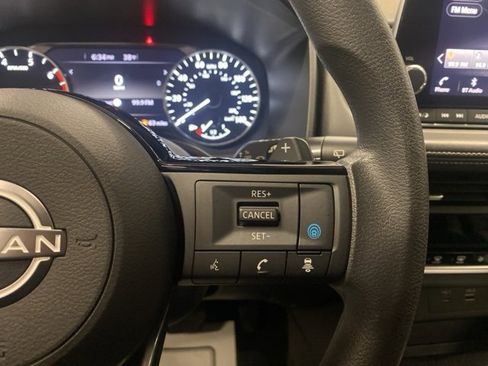 Used 2023 Nissan Rogue SV image 16