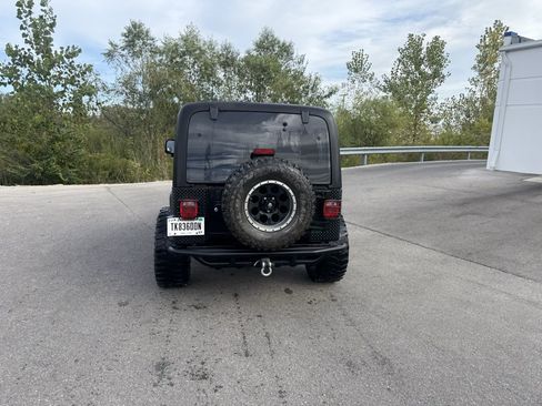 Used 2005 Jeep Wrangler Rubicon AWD/4WD image 5