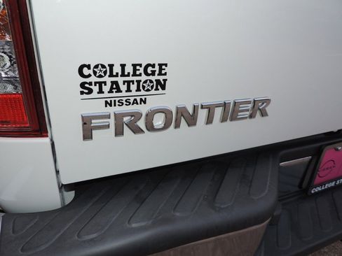 Used 2021 Nissan Frontier SV image 19