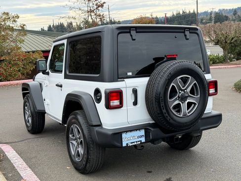 Used 2022 Jeep Wrangler Sport S image 5