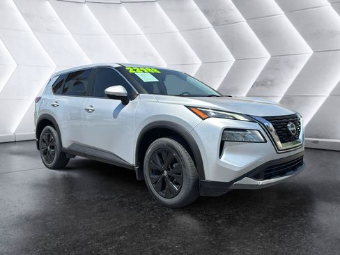 Used 2022 Nissan Rogue SV FWD image 1