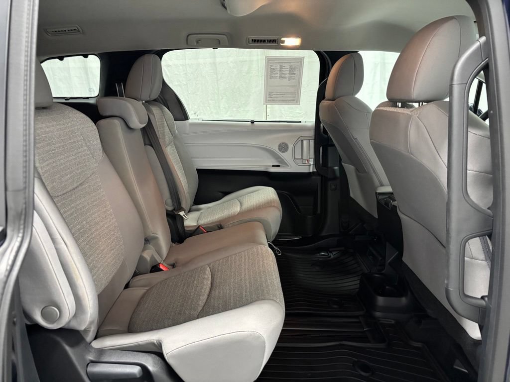 Used 2026 Toyota Sienna LE AWD/4WD image 59
