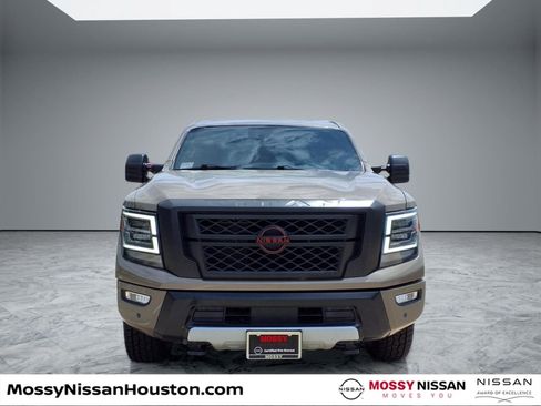 Used 2023 Nissan Titan PRO-4X AWD/4WD image 3