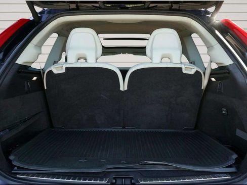 Used 2017 Volvo XC90 T6 Momentum w/ Vision Package AWD/4WD image 10