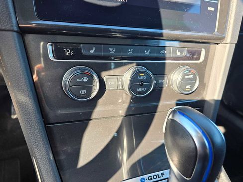 Used 2018 Volkswagen e-Golf SE w/ DC Fast Charging Package image 29