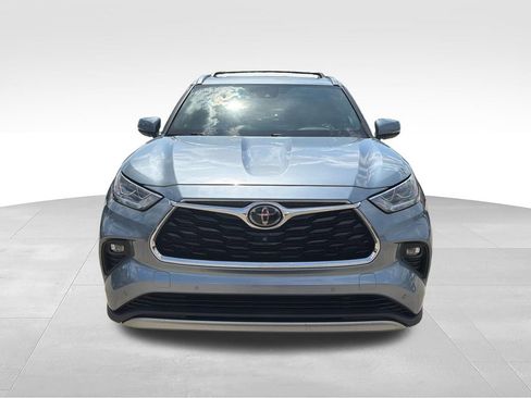Used 2020 Toyota Highlander Platinum FWD image 9