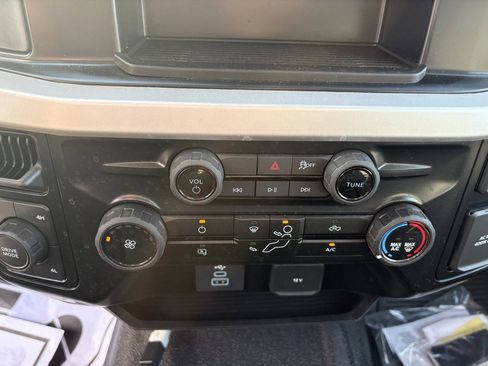 New 2025 Ford F550 4x4 Regular Cab Super Duty image 19