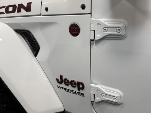 Used 2022 Jeep Wrangler Unlimited Rubicon w/ Cold Weather Group AWD/4WD image 52
