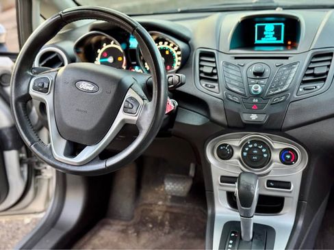 Used 2014 Ford Fiesta SE image 8
